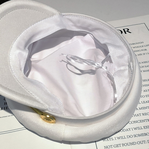 Modern női beret arany gombokkal