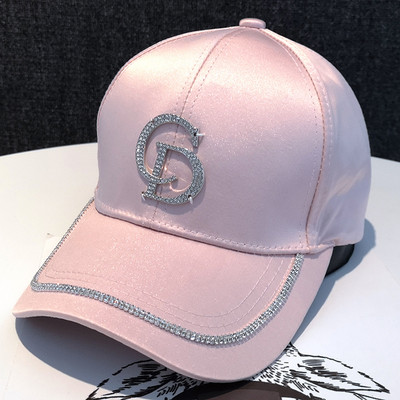 Μοντέρνο καπέλο με γυαλιστερό εφέ και διακοσμιτικές  πέτρες