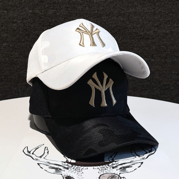 Alkalmi sapka napellenzővel és fényes hatással