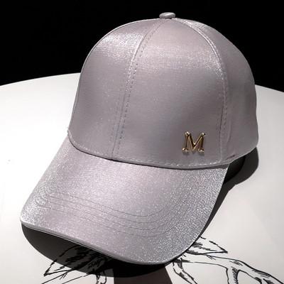 Γυναικείο καπέλο νέο μοντέλο - με γείσο και μεταλλικό στοιχείο