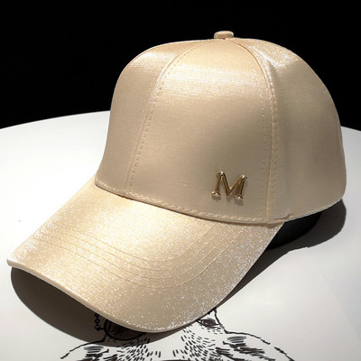 Γυναικείο καπέλο νέο μοντέλο - με γείσο και μεταλλικό στοιχείο