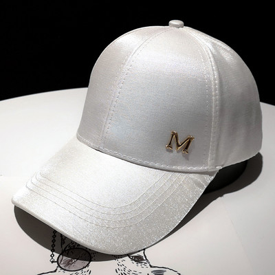 Γυναικείο καπέλο νέο μοντέλο - με γείσο και μεταλλικό στοιχείο