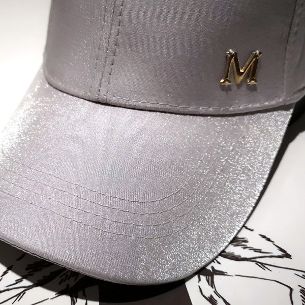 Γυναικείο καπέλο νέο μοντέλο - με γείσο και μεταλλικό στοιχείο