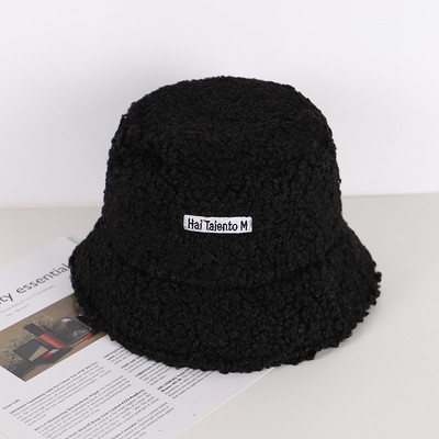 Női gyapjú sapka és embléma