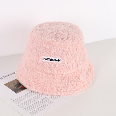 Női gyapjú sapka és embléma