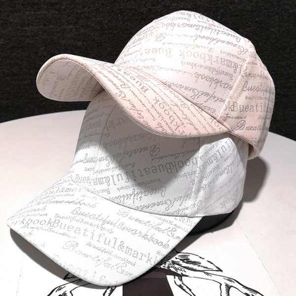 Ženska ležerna kapa sa šilterom i natpisima