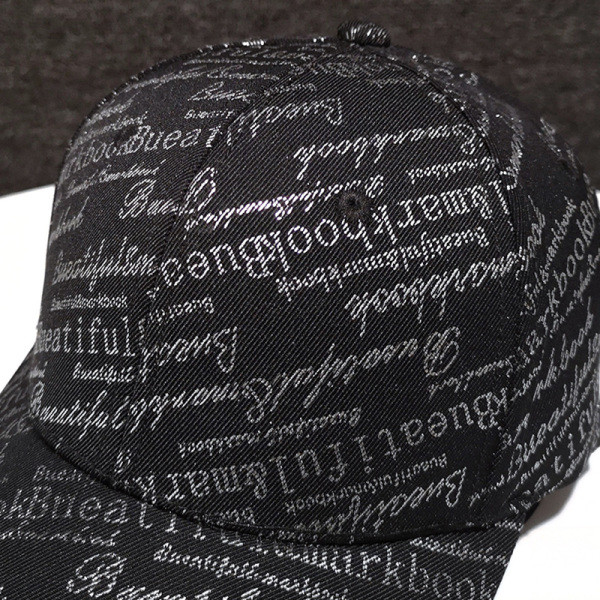 Ženska ležerna kapa sa šilterom i natpisima