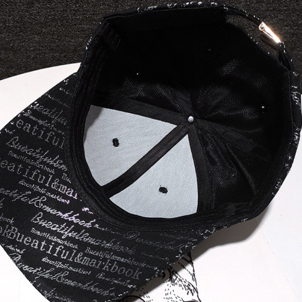 Ženska ležerna kapa sa šilterom i natpisima