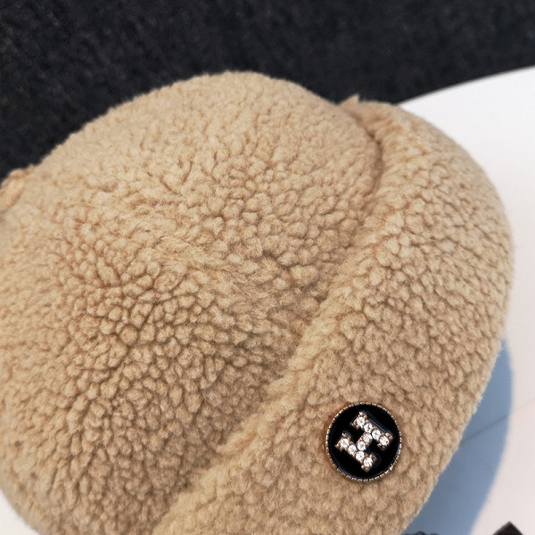 Modern női sapka télre alkalmas - retro stílusú