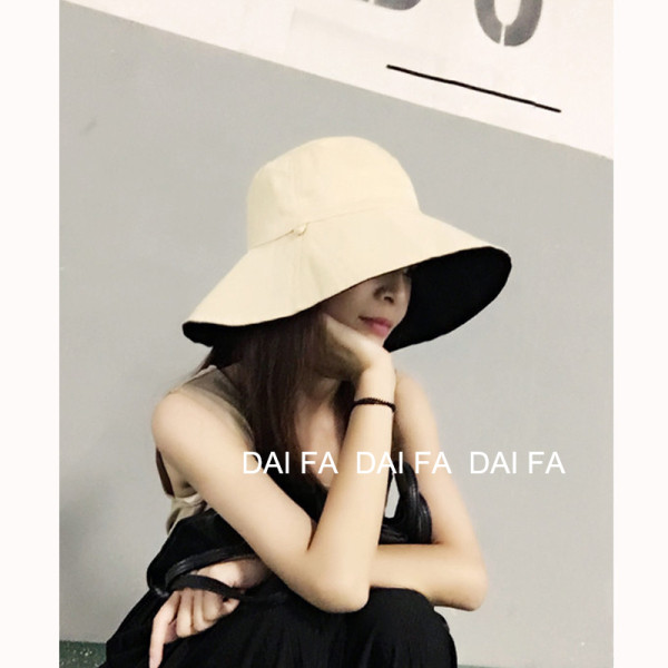 Kétoldalas női sapka rojtokkal