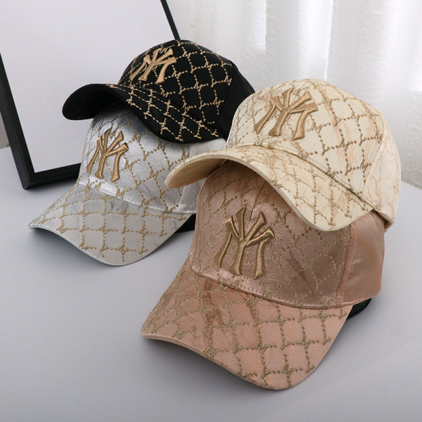 Új modell sapka napellenzővel és fényes hatással