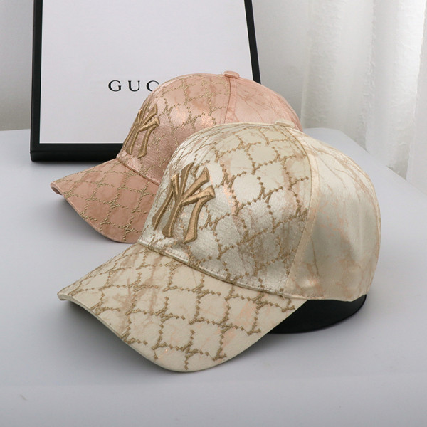 Új modell sapka napellenzővel és fényes hatással