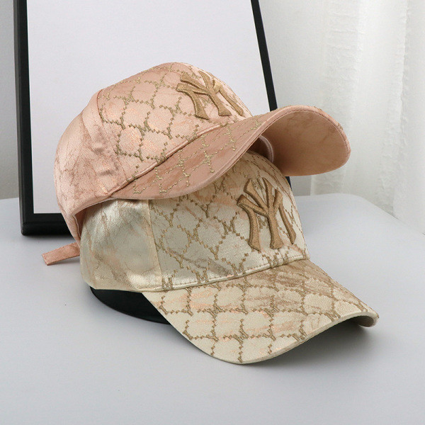 Új modell sapka napellenzővel és fényes hatással