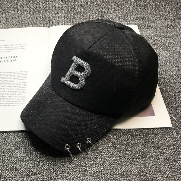 Alkalmi sapka napellenzővel - alkalmas férfiak és nők számára