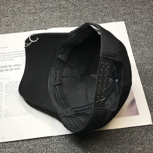 Alkalmi sapka napellenzővel - alkalmas férfiak és nők számára