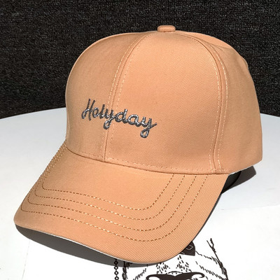 Női alkalmi sapka hímzéssel - három színben