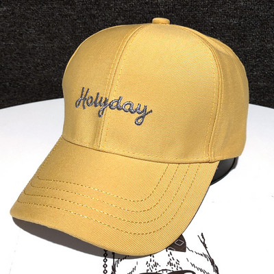 Női alkalmi sapka hímzéssel - három színben