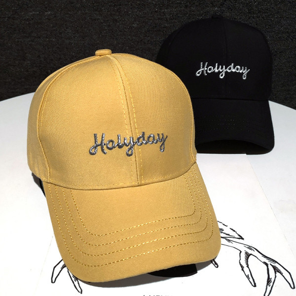 Női alkalmi sapka hímzéssel - három színben