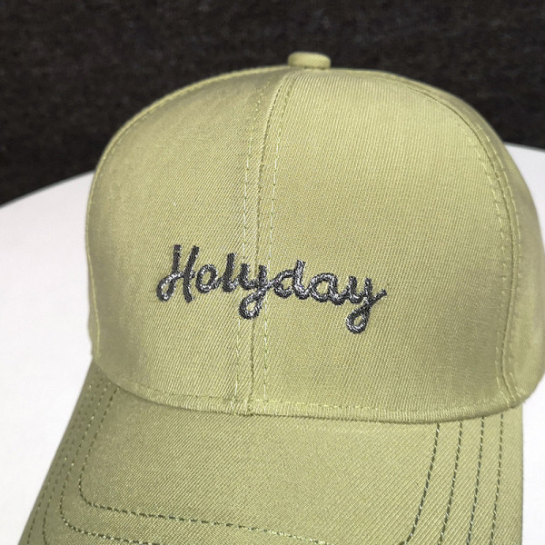 Női alkalmi sapka hímzéssel - három színben