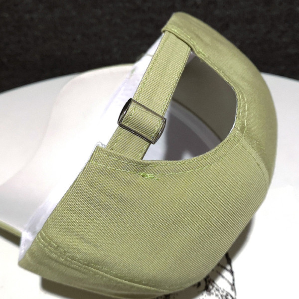 Női alkalmi sapka hímzéssel - három színben