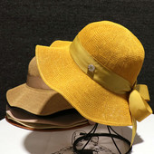 Női szalmakalap szatén szalaggal