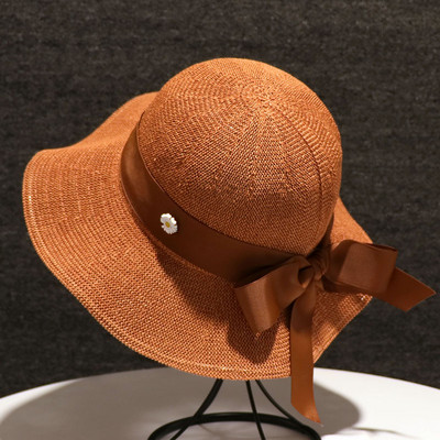 Női szalmakalap szatén szalaggal