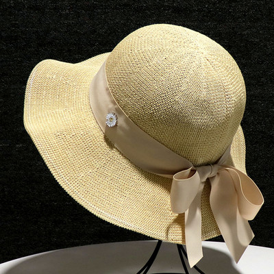 Női szalmakalap szatén szalaggal