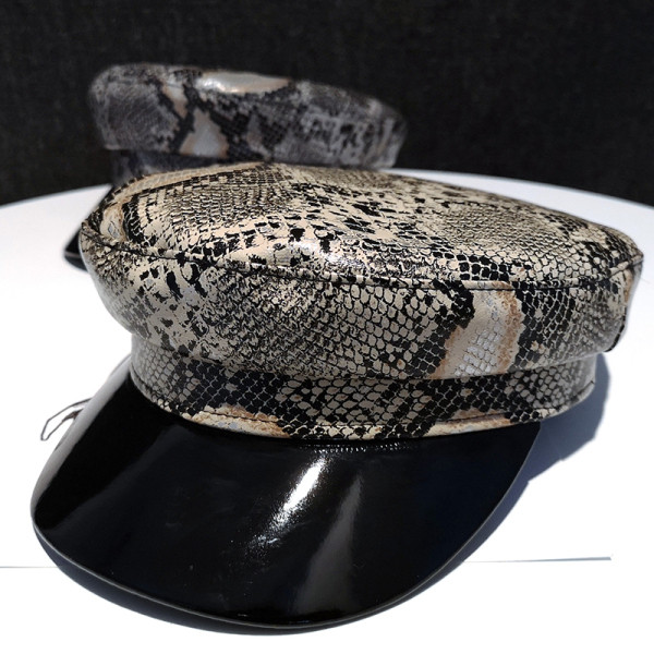 Moderna ženska kapa sa animal printom