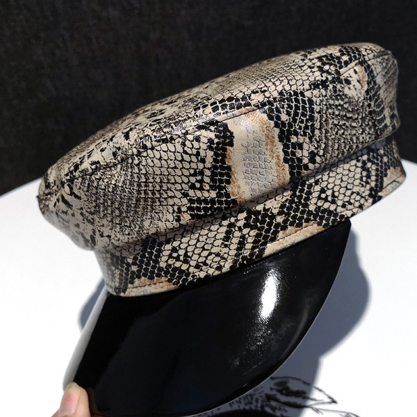 Moderna ženska kapa sa animal printom