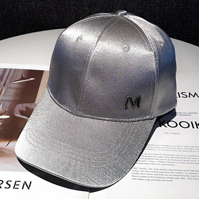 Női sapka fém elemes baseball golyóval