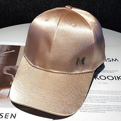 Női sapka fém elemes baseball golyóval