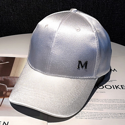 Női sapka fém elemes baseball golyóval