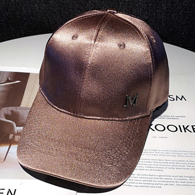 Női sapka fém elemes baseball golyóval