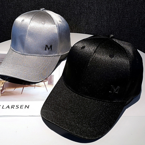 Női sapka fém elemes baseball golyóval