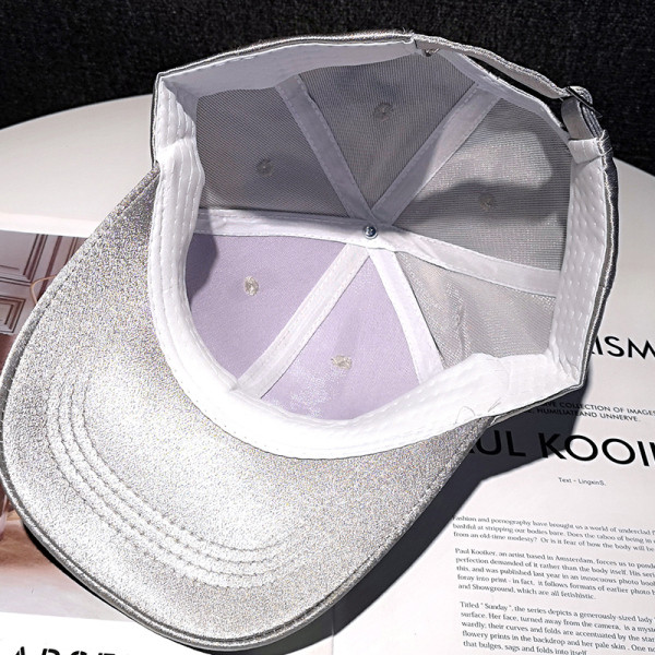 Női sapka fém elemes baseball golyóval