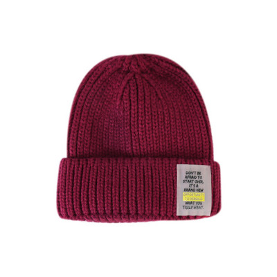 Napi téli női sapka különféle feliratokkal