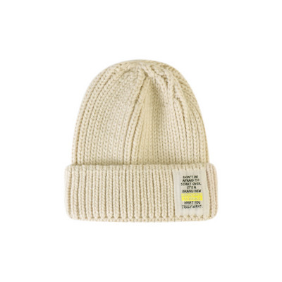 Napi téli női sapka különféle feliratokkal