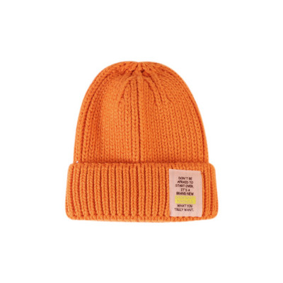 Napi téli női sapka különféle feliratokkal