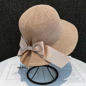 Moderan ženski šešir s trakom pogodan za ljeto