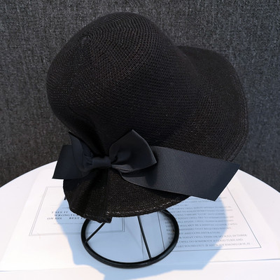 Moderan ženski šešir s trakom pogodan za ljeto