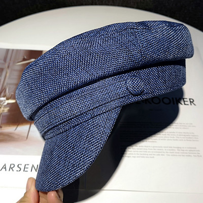 Μοντέρνο γυναικείο καπέλο με κουμπί σε στυλ  μπερέ 