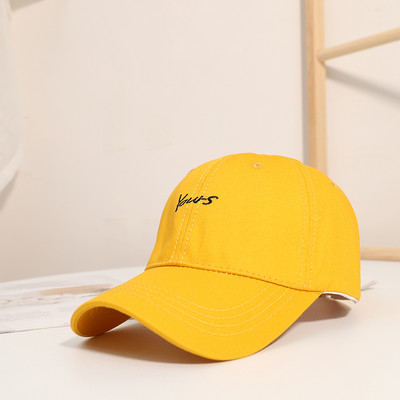 Női alkalmi sapka napellenzővel és hímzéssel