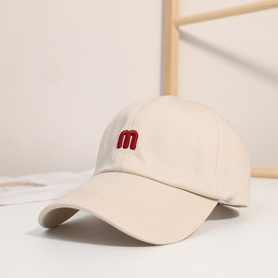 Női alkalmi sapka napellenzővel és hímzéssel