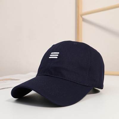 Női alkalmi sapka napellenzővel és hímzéssel