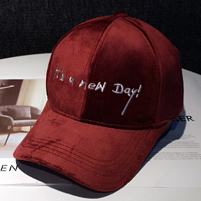 Bársony baseball sapka hímzett felirattal