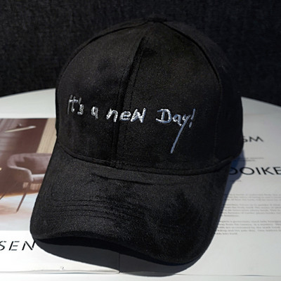 Bársony baseball sapka hímzett felirattal