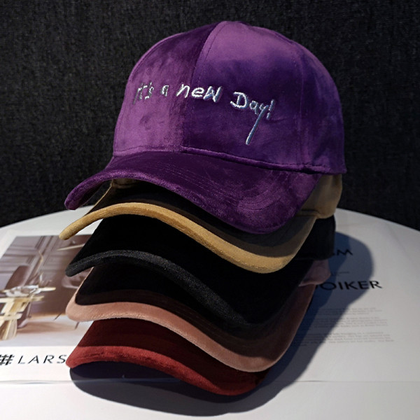 Bársony baseball sapka hímzett felirattal