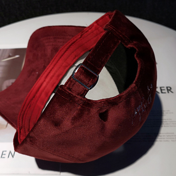 Bársony baseball sapka hímzett felirattal