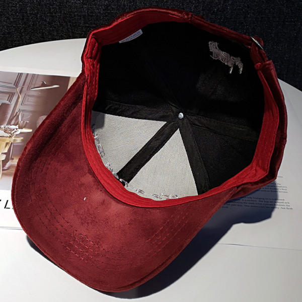 Bársony baseball sapka hímzett felirattal