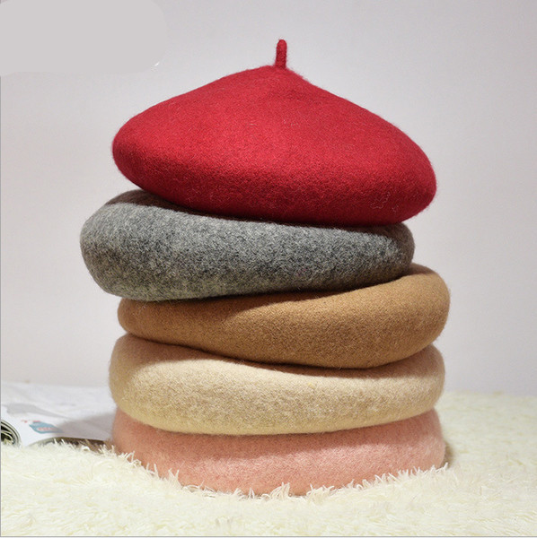 Moderna sieviešu vilnas beretes tipa cepure - retro stilā